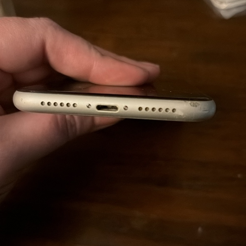 🛑‼️SOLD🛑‼️ Used White IPhone XR 64GB + - Picture 5 of 6
